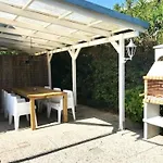 In Mit Terrasse Und Garten By Interhome Prázdninový dům