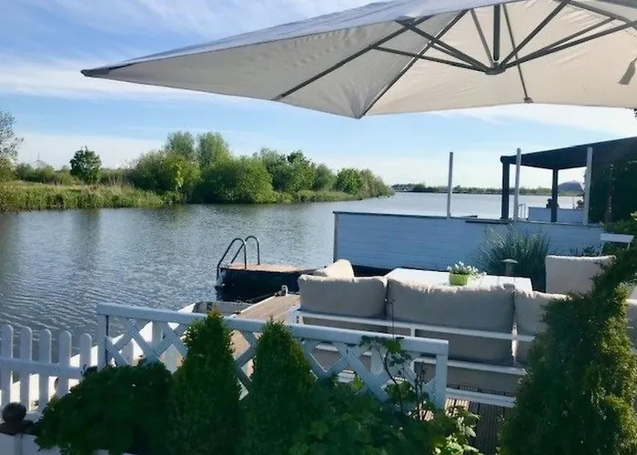 In Wervershoof Mit Terrasse Und Garten By Interhome *